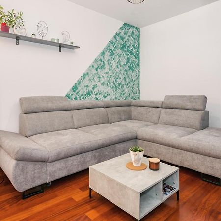 Airy 2-Br Apt W/ Open Layout & Modern Design Apartment Split Exterior photo
