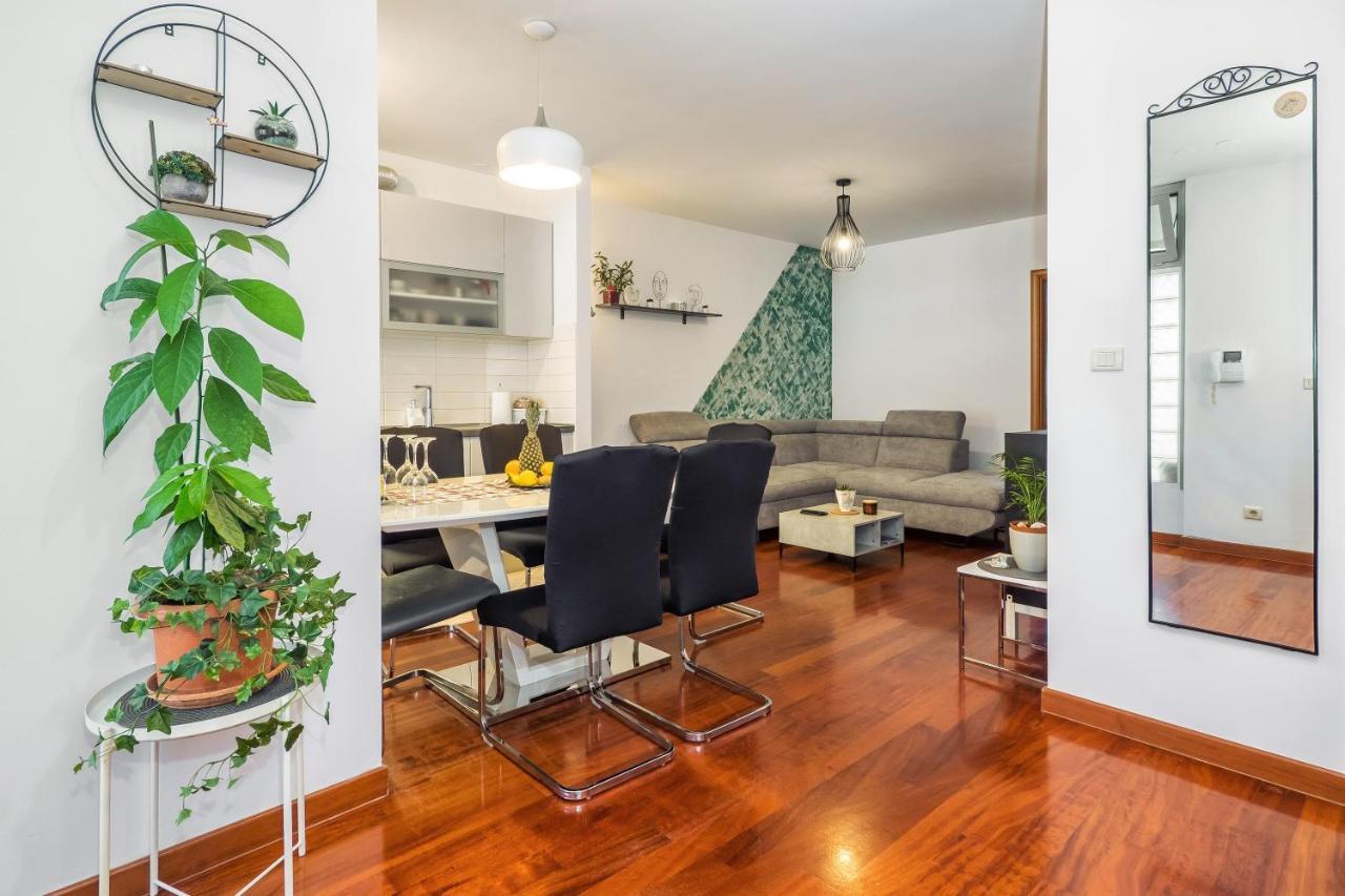 Airy 2-Br Apt W/ Open Layout & Modern Design Apartment Split Exterior photo