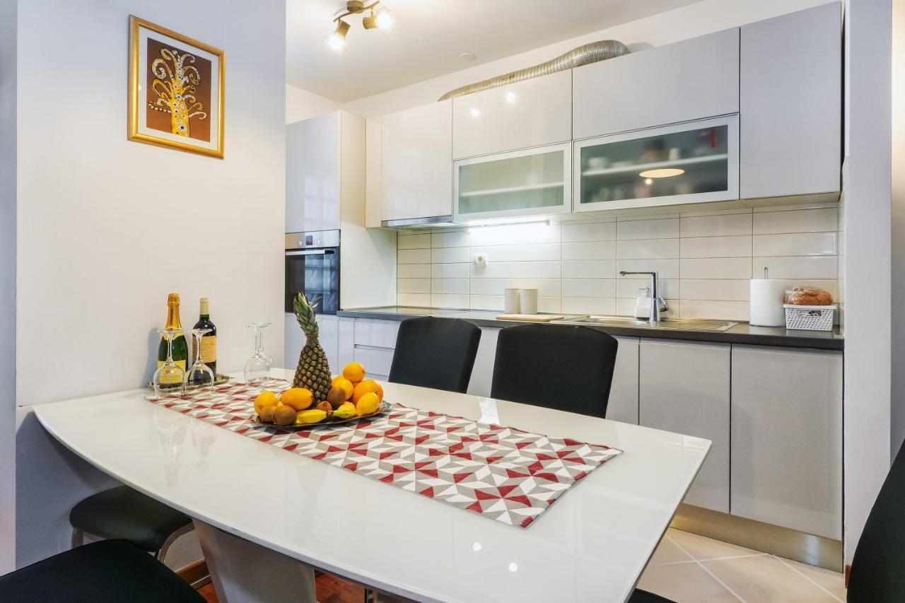 Airy 2-Br Apt W/ Open Layout & Modern Design Apartment Split Exterior photo