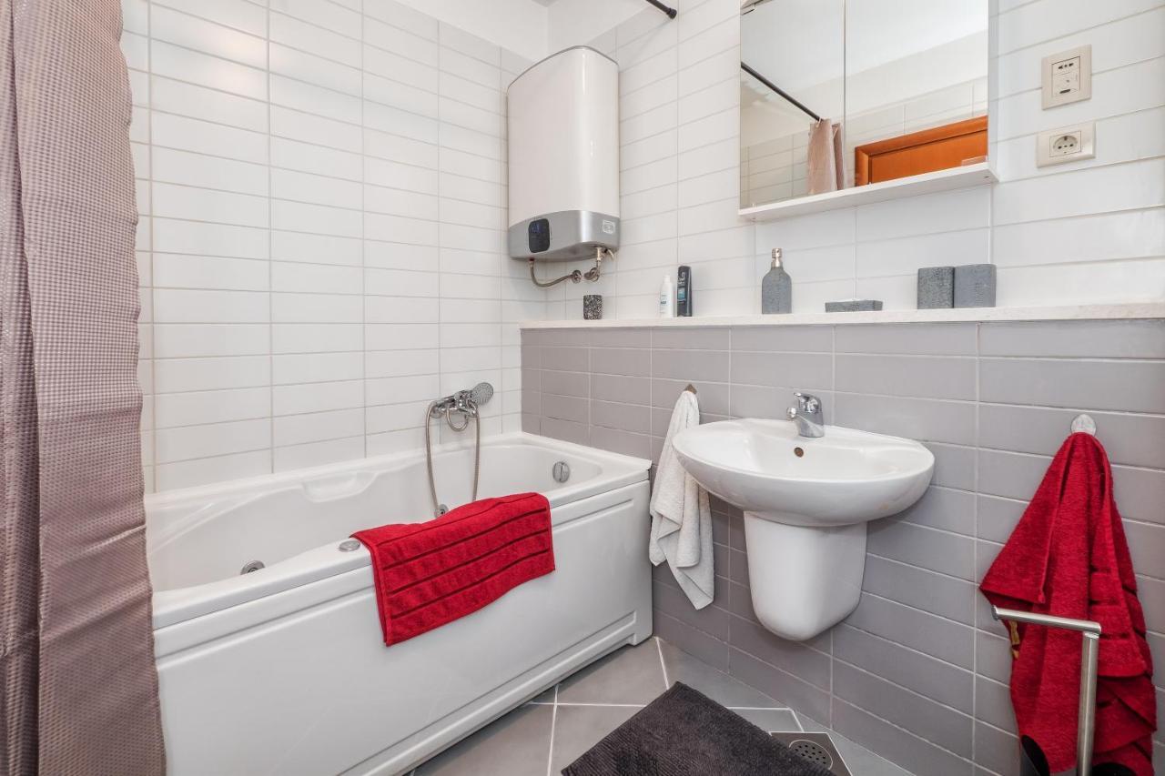 Airy 2-Br Apt W/ Open Layout & Modern Design Apartment Split Exterior photo