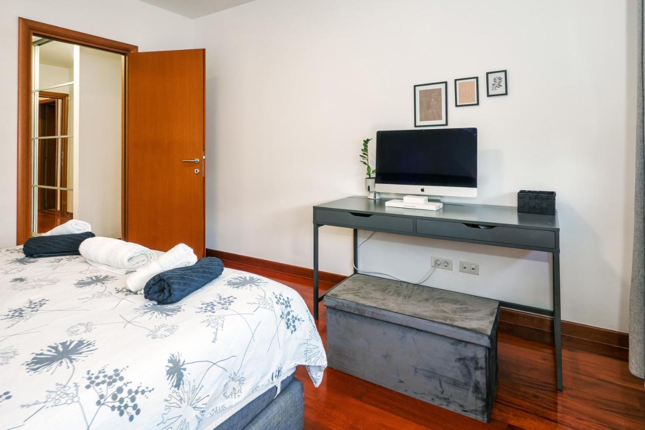 Airy 2-Br Apt W/ Open Layout & Modern Design Apartment Split Exterior photo