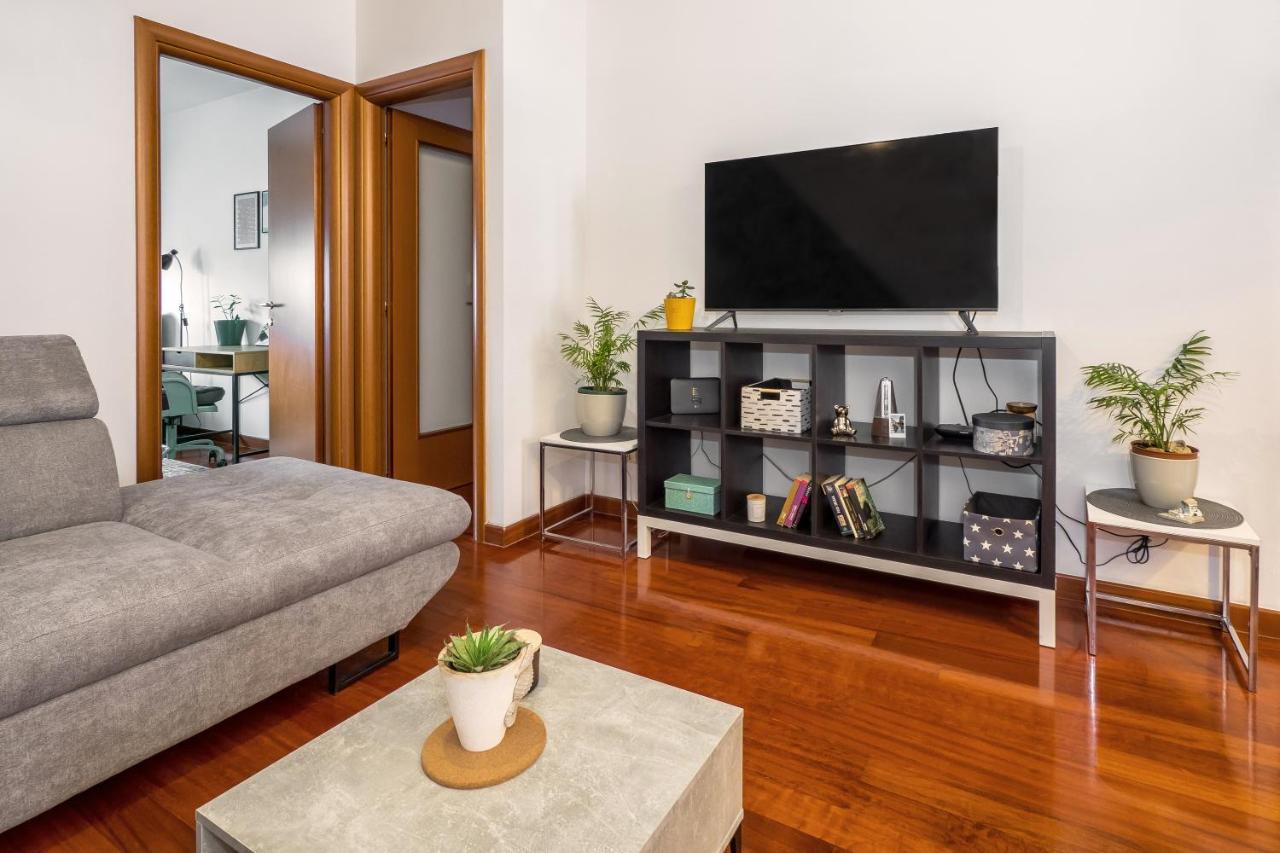 Airy 2-Br Apt W/ Open Layout & Modern Design Apartment Split Exterior photo