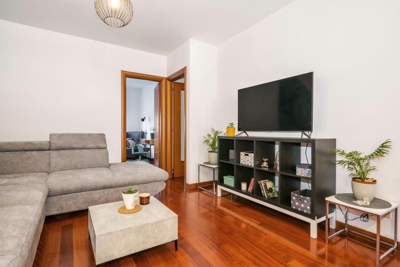 Airy 2-Br Apt W/ Open Layout & Modern Design Apartment Split Exterior photo